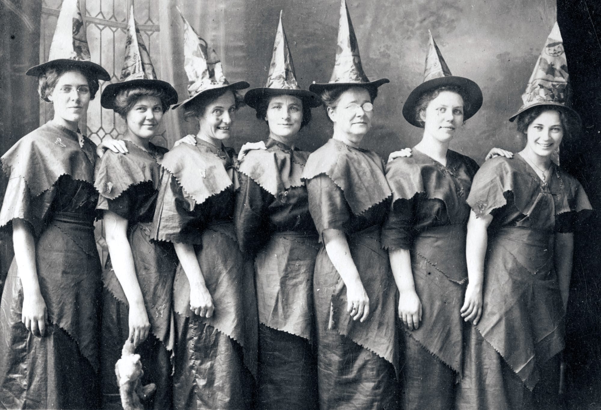 1910-halloween.jpg
