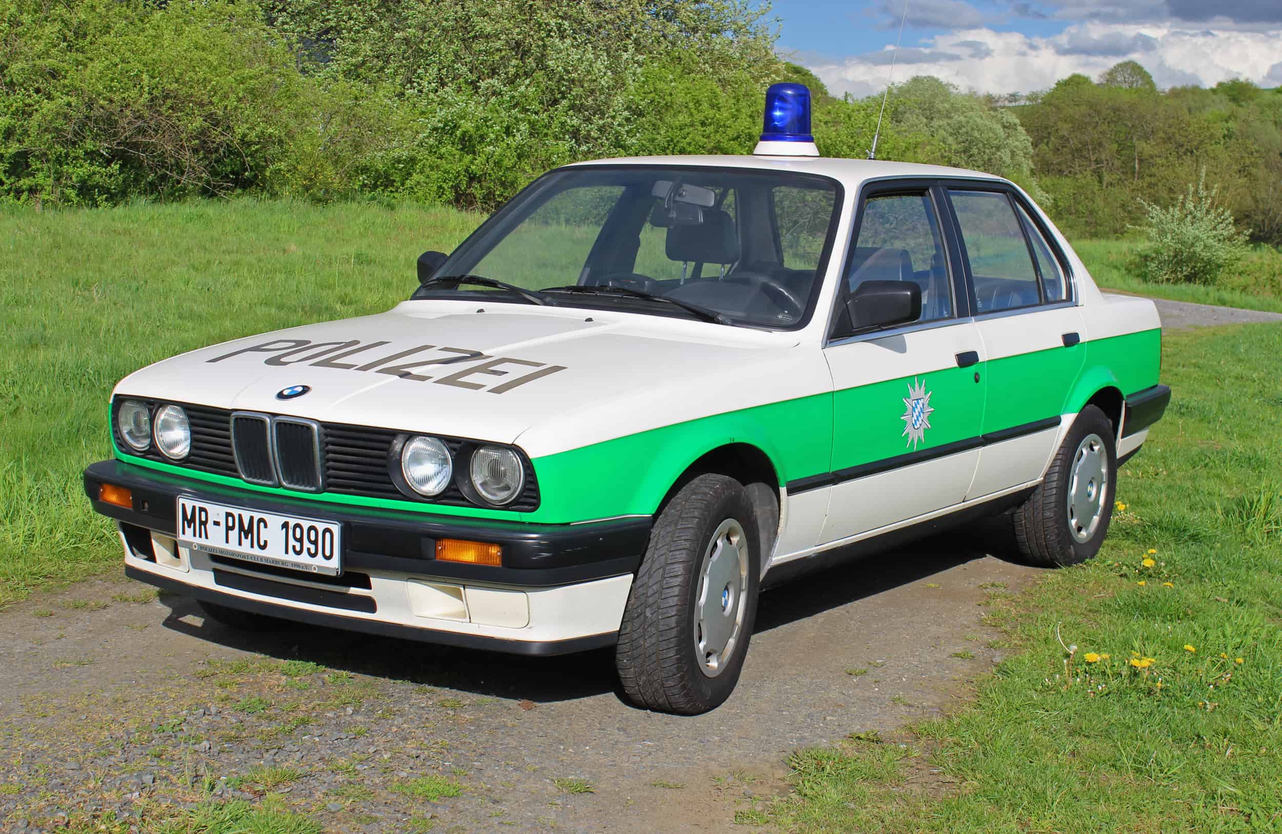 BMW-318i-01.jpg