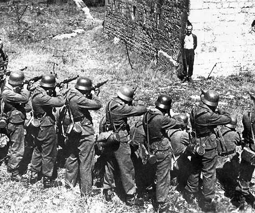 Georges-Blind-a-member-of-the-French-resistance-smiling-at-a-German-firing-squad-1944-small.jpg