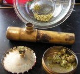 No screen, first a piece of bud  then a layer of sifted to fill the bowl.  Self sealing bowl whe.jpg